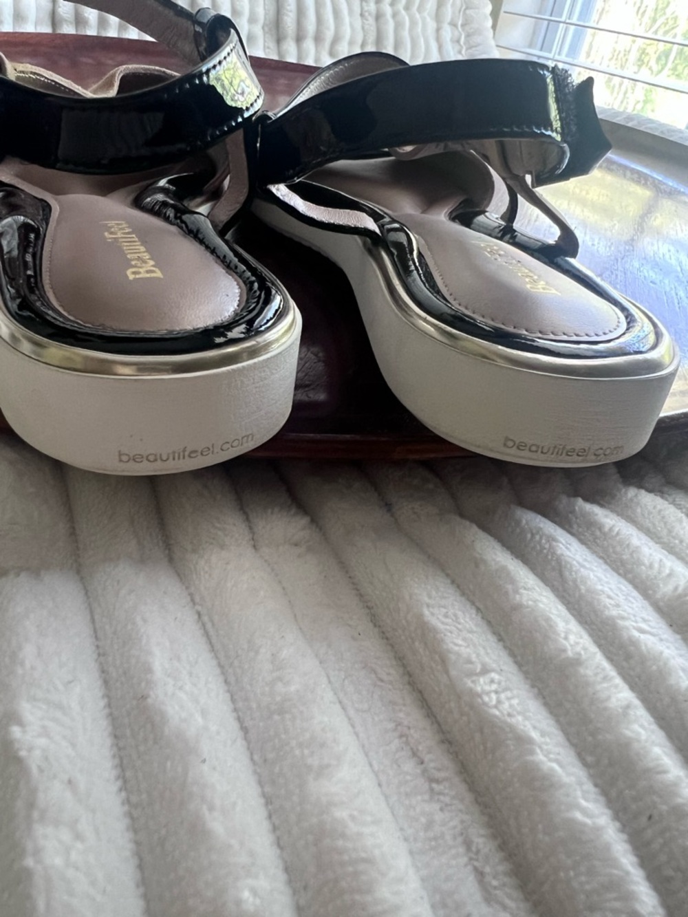 BeautiFeel Two-Tone Beige and Black Slingback Sandals - Picture 8 of 10